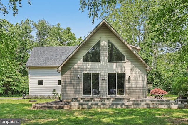 1012 Columbus Rd, Burlington, NJ 08016 - rear view of property with a lawn and a patio