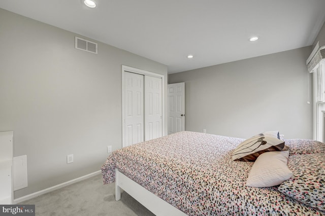 3 Monroe Ct, Plainsboro, NJ 08536 - bedroom with light carpet, recessed lighting, a closet, and baseboards