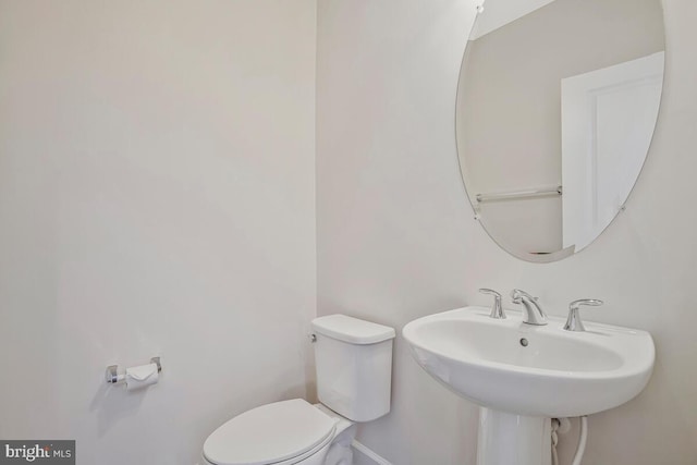 6911 Stansbury Ln, Landover, MD 20785 - bathroom featuring baseboards, toilet, and a sink