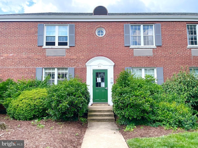 211 E Glebe Rd Unit C, Alexandria, VA 22305 - view of front of property with brick siding