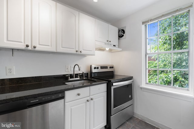 211 E Glebe Rd Unit C, Alexandria, VA 22305 - kitchen featuring under cabinet range hood, stainless steel appliances, a sink, and white cabinetry