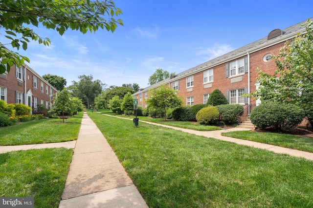 211 E Glebe Rd Unit C, Alexandria, VA 22305 - view of property's community featuring a yard