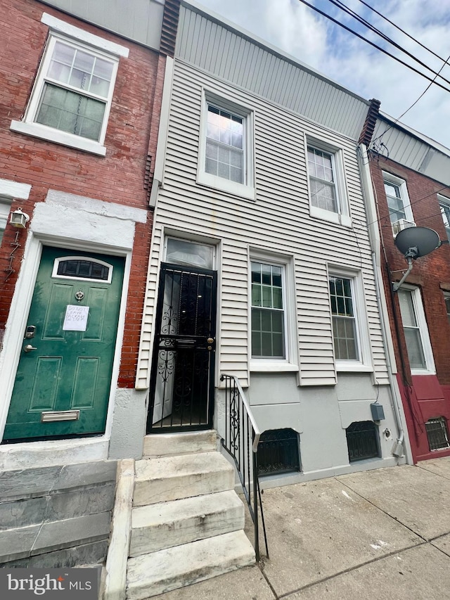 1719 S Chadwick St, Philadelphia, PA 19145 - view of front of property featuring entry steps