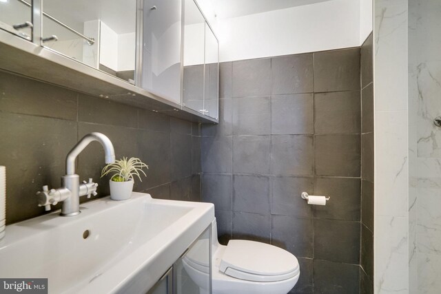 6631 Wakefield Dr Unit 209, Alexandria, VA 22307 - bathroom with a sink, tile walls, and toilet