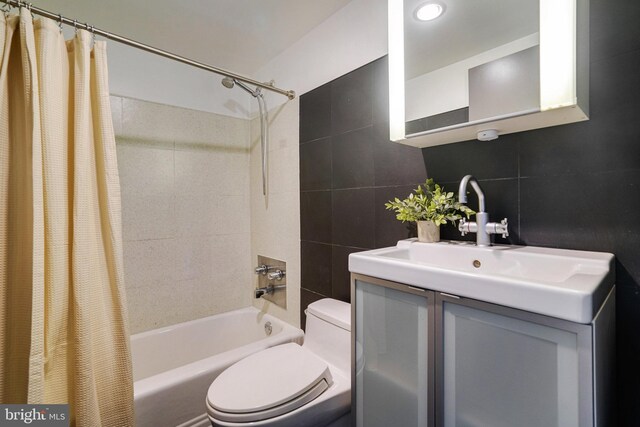 6631 Wakefield Dr Unit 209, Alexandria, VA 22307 - full bath with shower / bath combo with shower curtain, tile walls, toilet, vanity, and backsplash