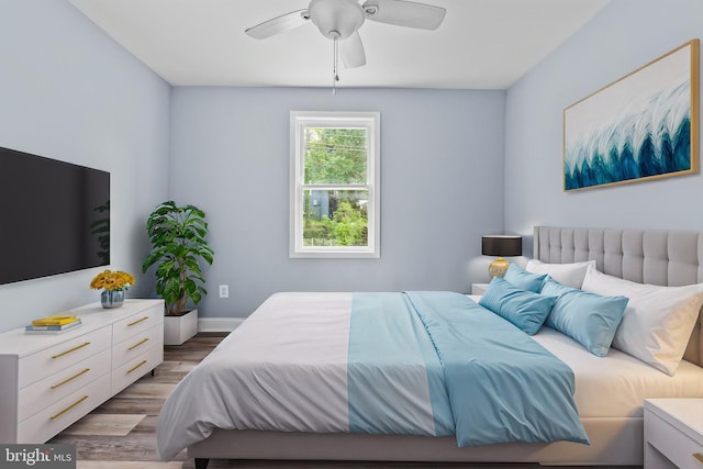 821 E Jeffrey St, Baltimore, MD 21225 - bedroom with wood finished floors, ceiling fan, and baseboards