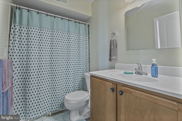 4613 Dillon St, Baltimore, MD 21224 - full bath with vanity and a shower with curtain