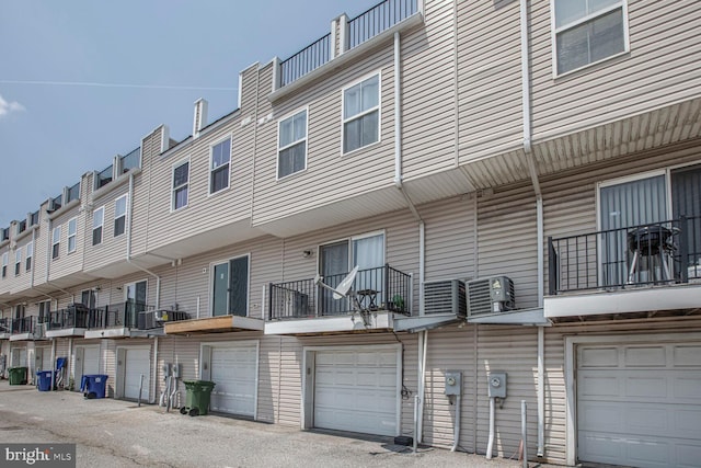 4613 Dillon St, Baltimore, MD 21224 - view of property with an attached garage