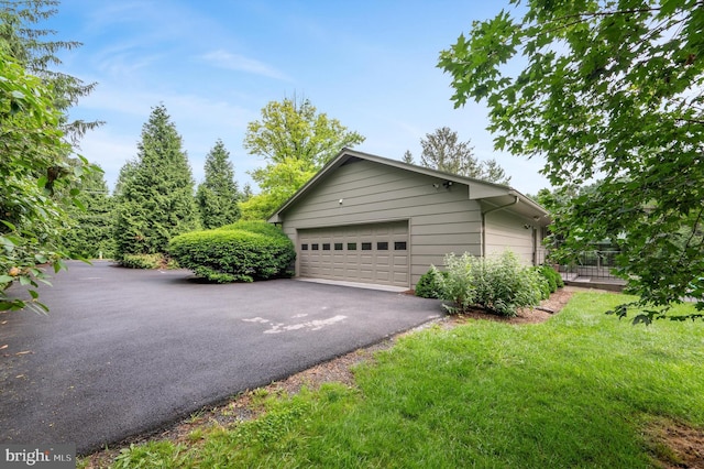 516 Merrimans Ln, Winchester, VA 22601 - view of side of home with asphalt driveway