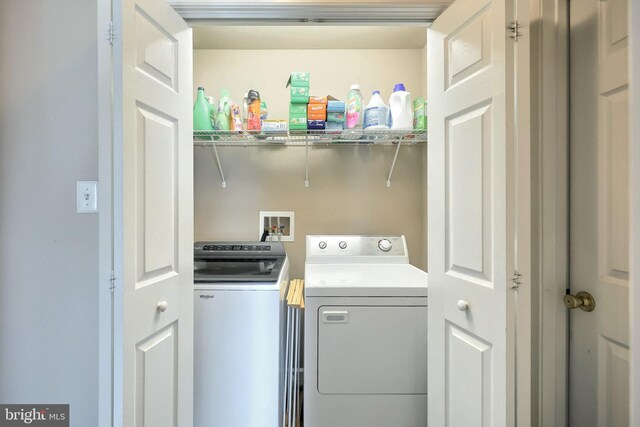53 Skyview Cir, Hanover, PA 17331 - laundry room with washing machine and clothes dryer