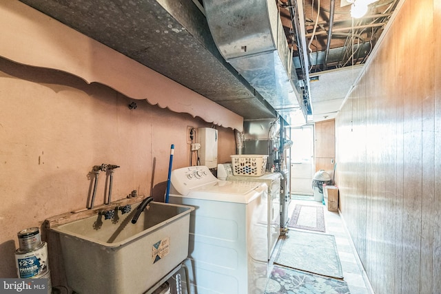 941 Fairfax Rd, Drexel Hill, PA 19026 - laundry room with washing machine and clothes dryer