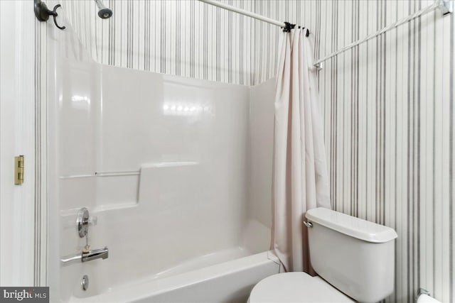 916 E Fox Hound Chase Chase, Glen Mills, PA 19342 - bathroom featuring shower / bath combination with curtain and toilet