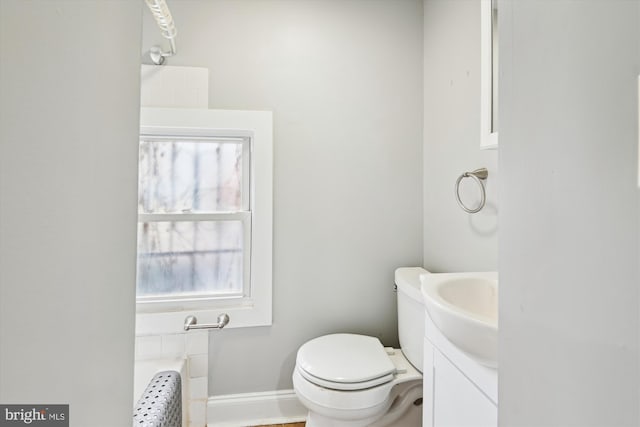 329 S Durham St, Baltimore, MD 21231 - bathroom with vanity, baseboards, toilet, and a tub