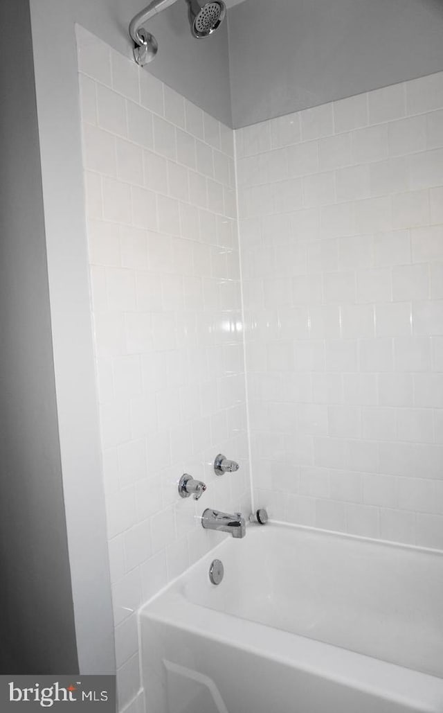 329 S Durham St, Baltimore, MD 21231 - bathroom featuring tub / shower combination