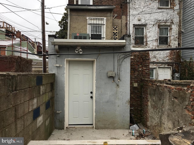 329 S Durham St, Baltimore, MD 21231 - property entrance with stucco siding