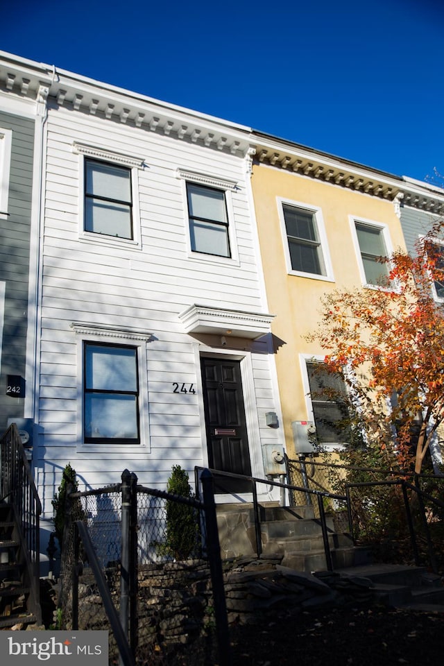 244 10th St NE, Washington, DC 20002 - view of townhome / multi-family property