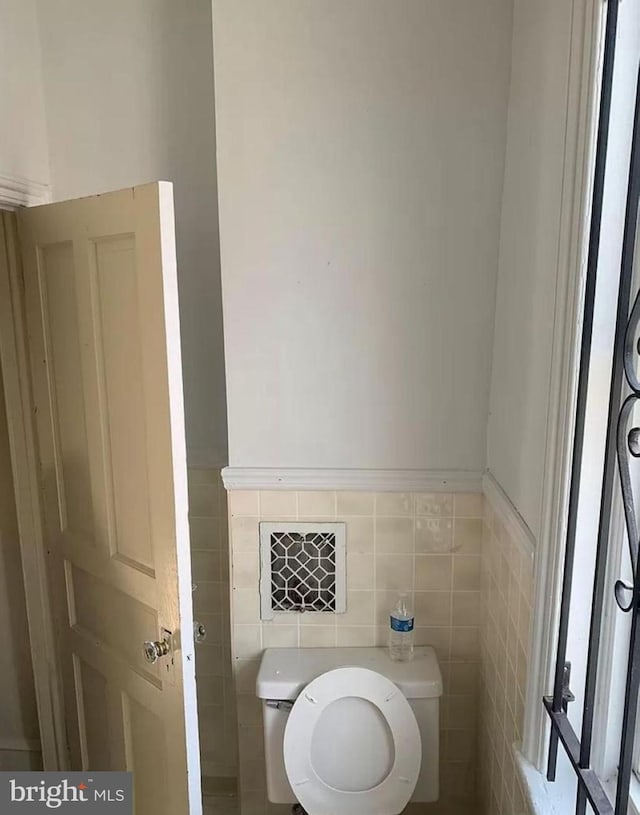 2926 N Stillman St, Philadelphia, PA 19132 - half bath with toilet, tile walls, and a wainscoted wall