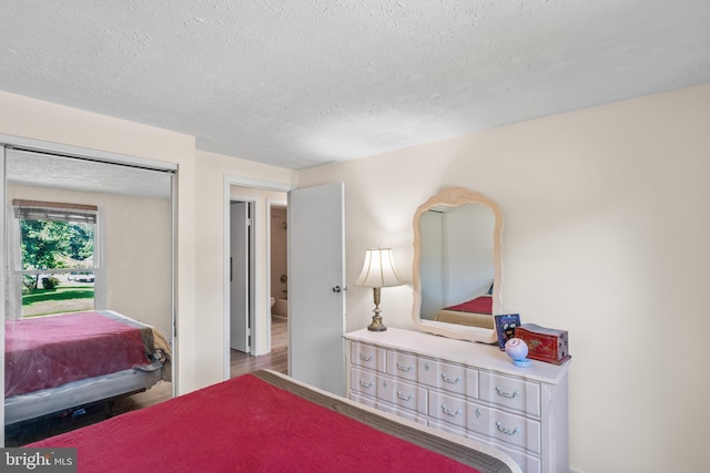 7627 Fallswood Way, Lorton, VA 22079 - bedroom featuring a textured ceiling