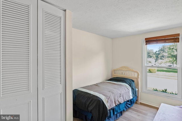 7627 Fallswood Way, Lorton, VA 22079 - bedroom with wood finished floors and a textured ceiling