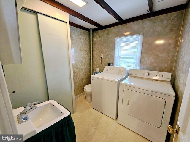 33 N Washington St, Cleona, PA 17042 - laundry room featuring separate washer and dryer and light floors