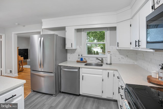 6001 Kroy Ct, Springfield, VA 22150 - kitchen featuring stainless steel appliances, light wood-style flooring, light countertops, and backsplash