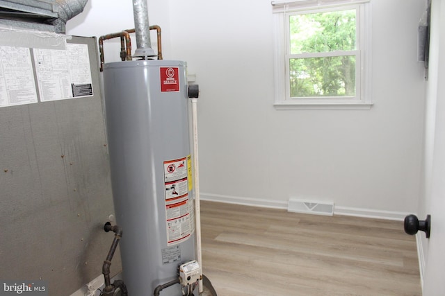 803 Grafton St, Fredericksburg, VA 22405 - utility room featuring water heater