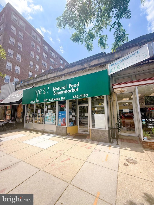1832 Calvert St NW Unit 3, Washington, DC 20009 - view of commercial location