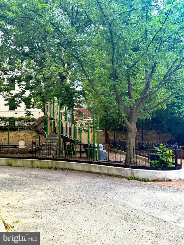1832 Calvert St NW Unit 3, Washington, DC 20009 - view of communal playground
