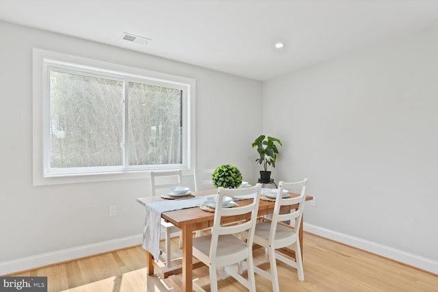 418 Belton Ct, Silver Spring, MD 20901 - dining area featuring wood finished floors, baseboards, and recessed lighting