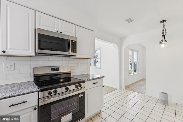 6248 Light Point Pl, Columbia, MD 21045 - kitchen featuring stainless steel appliances, white cabinetry, backsplash, light carpet, and decorative light fixtures