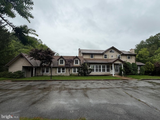 790 Hopewell Rd, Downingtown, PA 19335 - view of front facade with a chimney and a front lawn