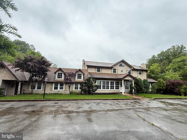 790 Hopewell Rd, Downingtown, PA 19335 - view of front of house with a chimney