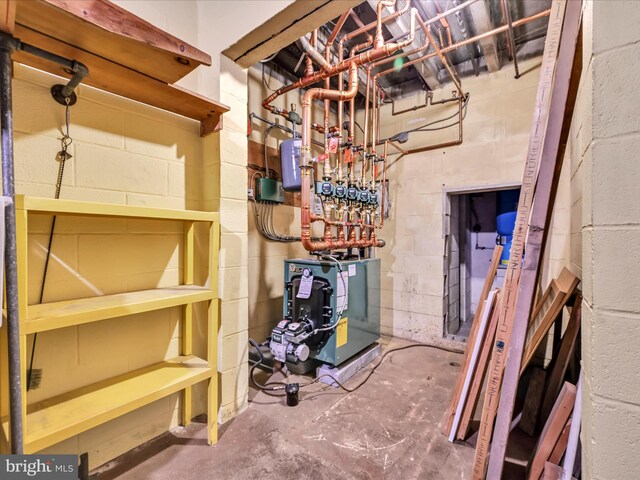 927 Thompson Ave, Jonestown, PA 17038 - utility room featuring a heating unit