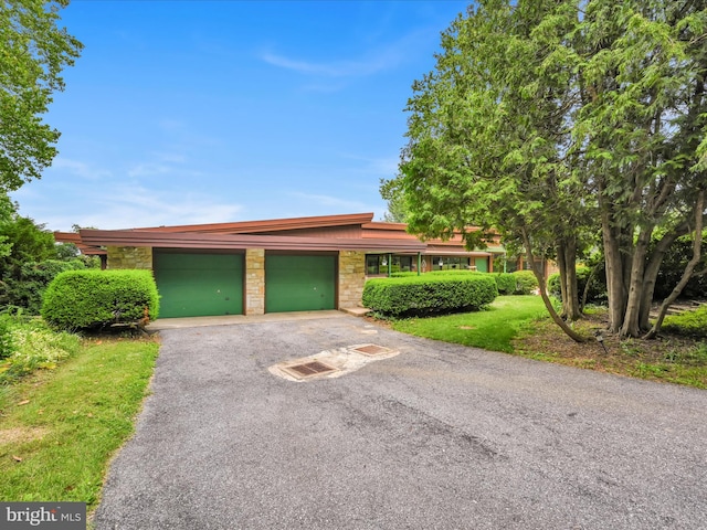 927 Thompson Ave, Jonestown, PA 17038 - view of front of home featuring stone siding, driveway, and a garage