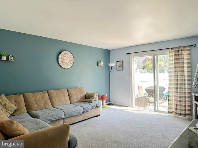 584 Meadow Ln, Pennsburg, PA 18073 - carpeted living room with baseboards
