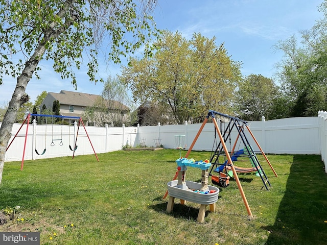 584 Meadow Ln, Pennsburg, PA 18073 - view of yard featuring a playground