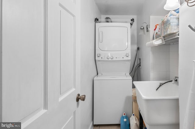 3685 1st Ave, Edgewater, MD 21037 - washroom featuring stacked washer / dryer