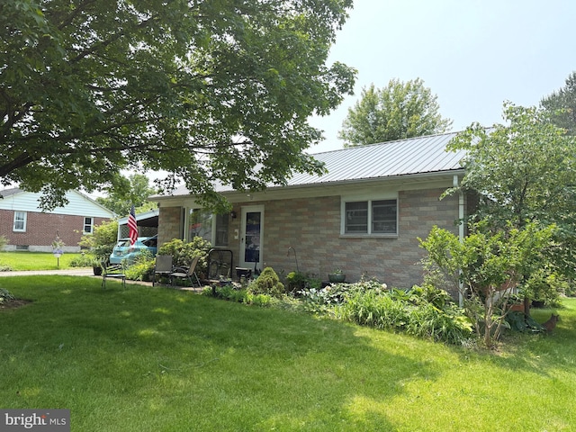 32 Meadow Ln, Gettysburg, PA 17325 - single story home with a front yard, a metal roof, and brick siding