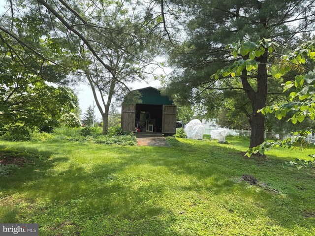 32 Meadow Ln, Gettysburg, PA 17325 - view of yard featuring a storage shed