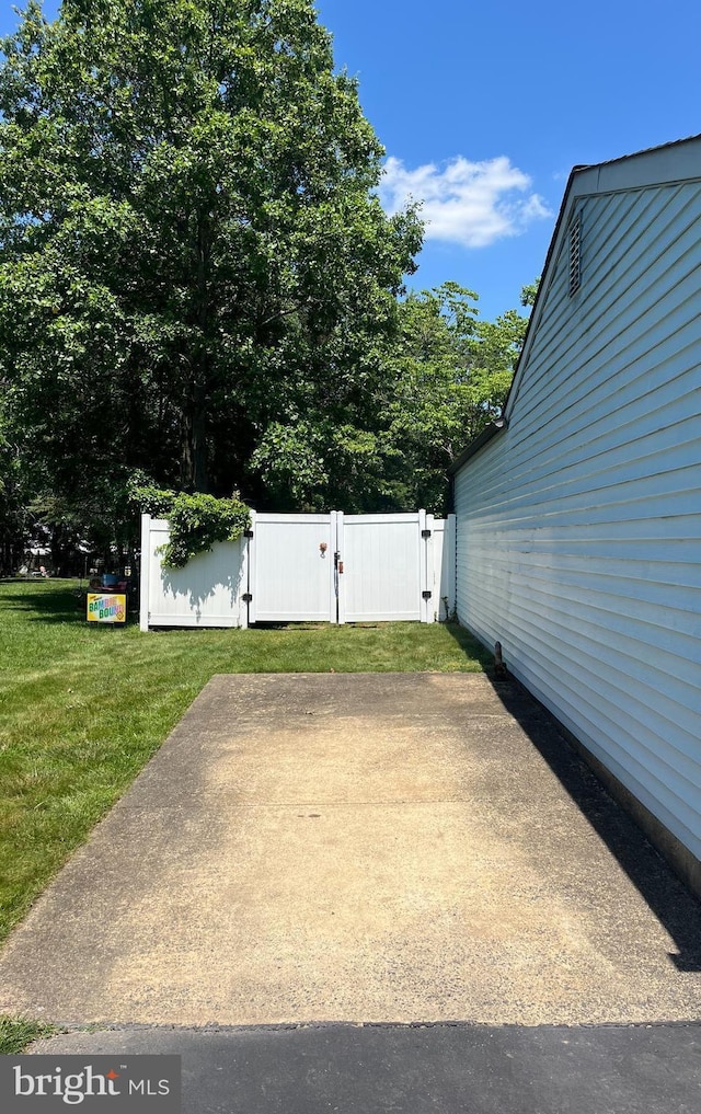 2545 Pioneer Rd, Hatboro, PA 19040 - view of yard featuring a gate