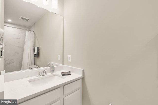 2521 River Terrace Rd, Hyattsville, MD 20782 - full bath with vanity, a shower with shower curtain, and recessed lighting