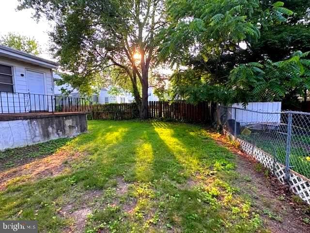 260 Weber Ave, Ewing, NJ 08638 - view of fenced backyard