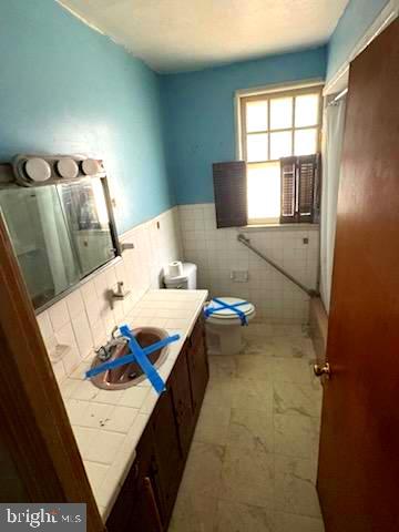 260 Weber Ave, Ewing, NJ 08638 - full bath with vanity, wainscoting, and tile walls