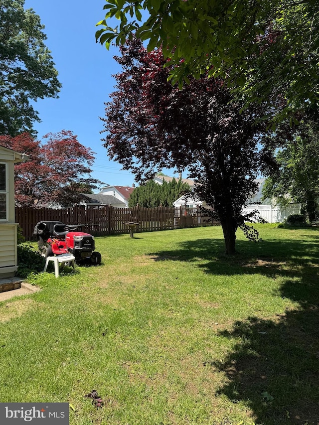 129 Redwood Ave, Trenton, NJ 08619 - view of yard