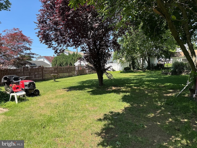 129 Redwood Ave, Trenton, NJ 08619 - view of yard