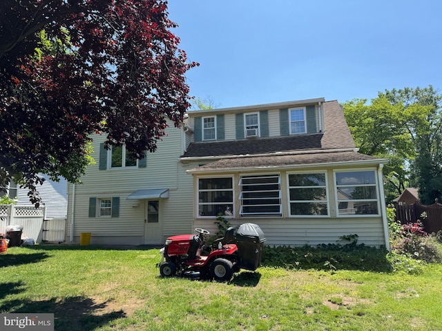 129 Redwood Ave, Trenton, NJ 08619 - back of property featuring roof with shingles