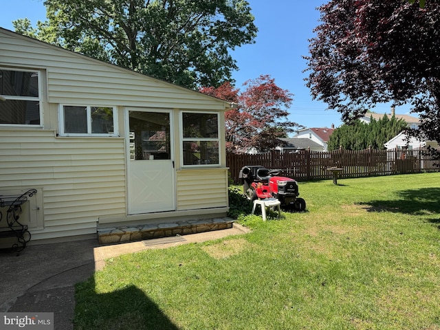 129 Redwood Ave, Trenton, NJ 08619 - view of yard