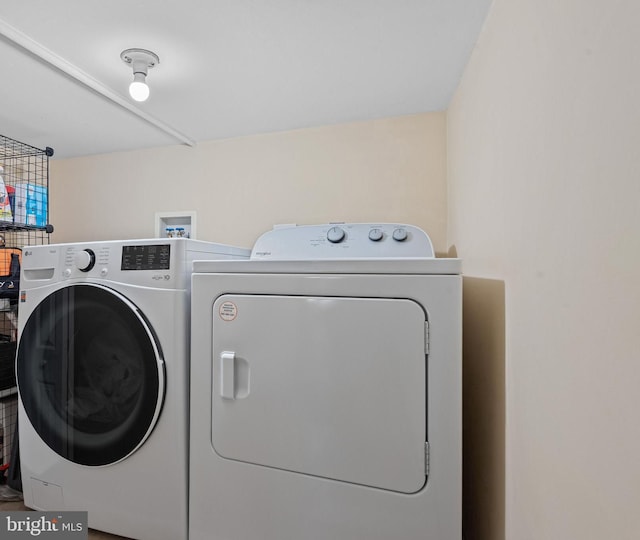 3004 E Pratt St, Baltimore, MD 21224 - laundry room with separate washer and dryer