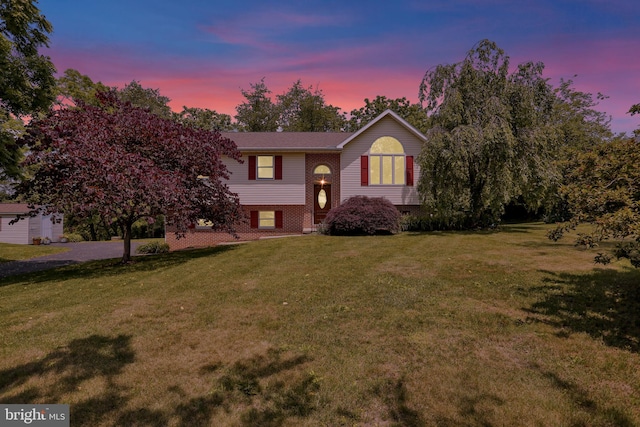 129 Deck Rd, Womelsdorf, PA 19567 - raised ranch with a front lawn and brick siding