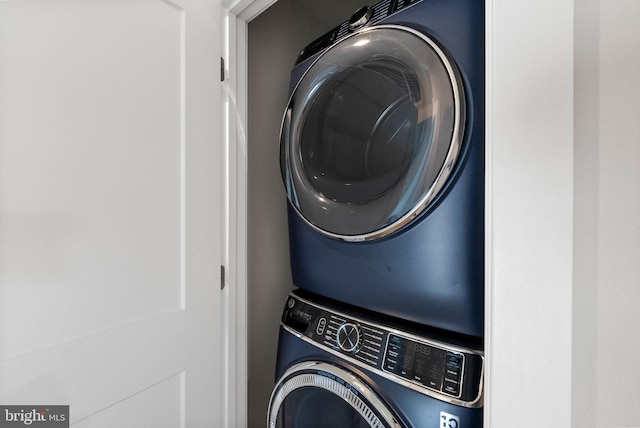 8790 Kensington Church St, Manassas, VA 20112 - laundry area featuring stacked washing machine and dryer